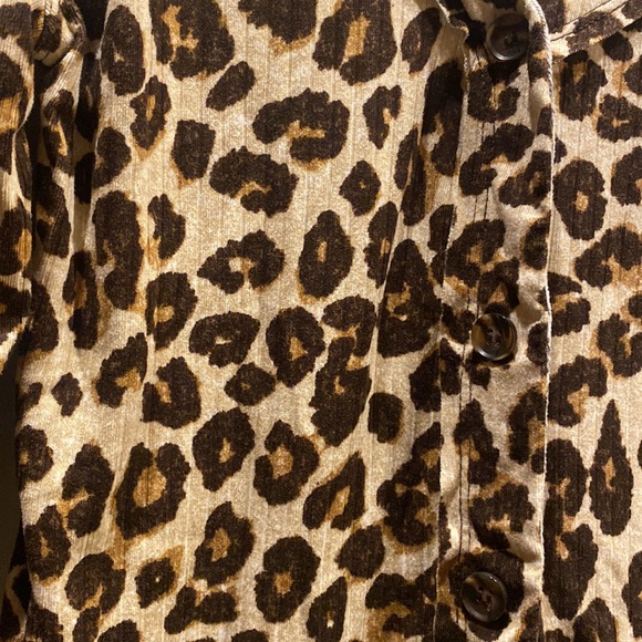Leopard print button down top - Picture 3 of 6